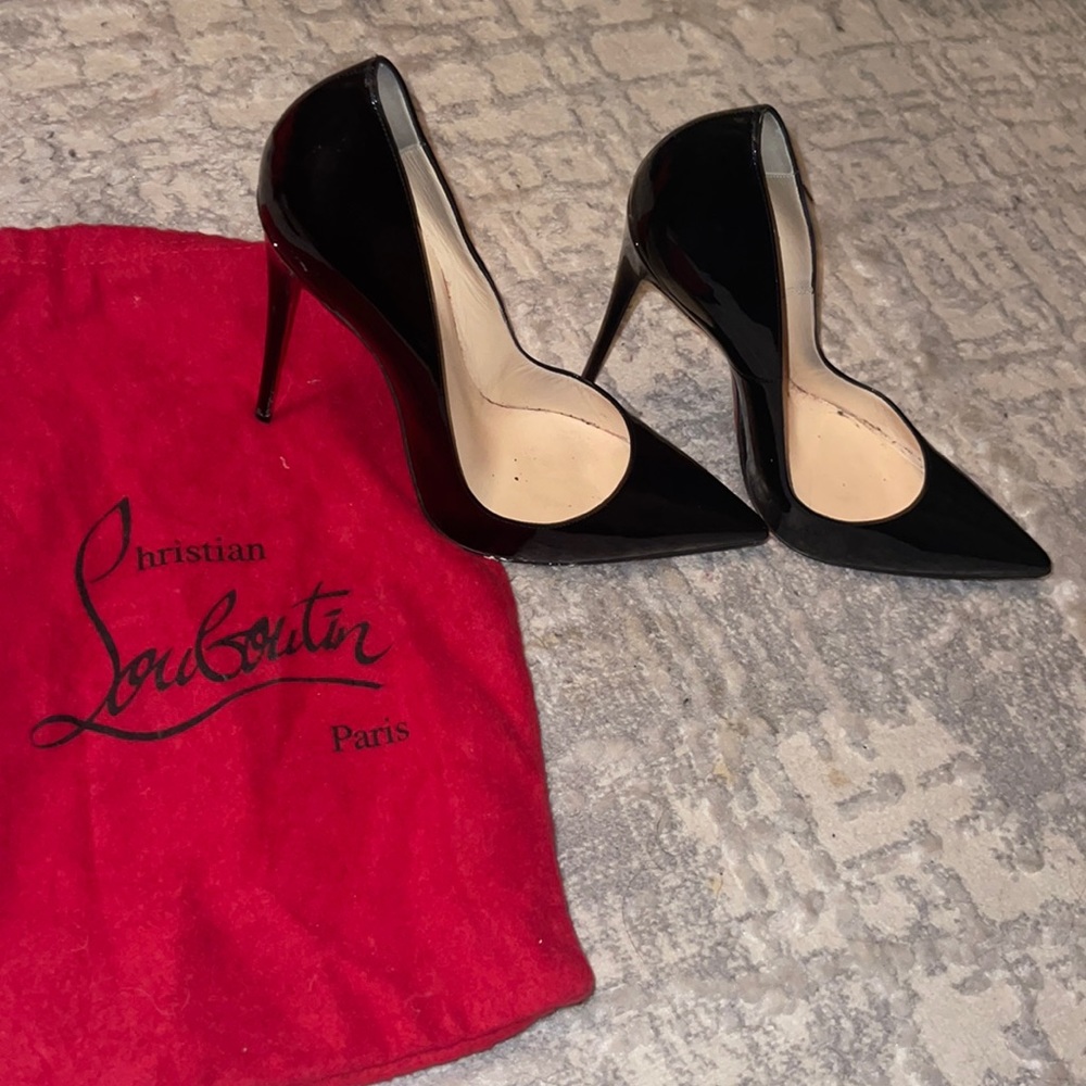 Christian Louboutin So Kate patent pointed toe red sole pump/size 41 EU